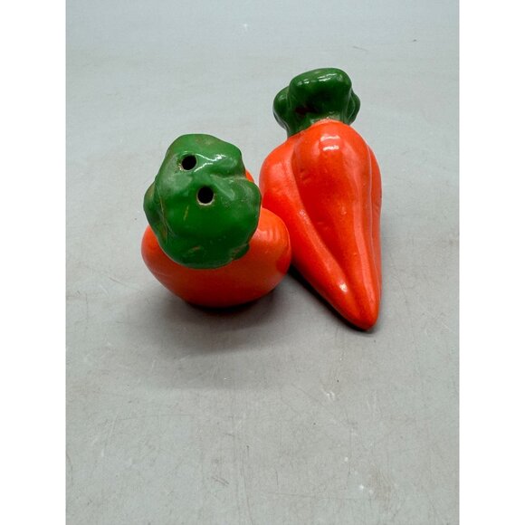 Vintage Ceramic Chili Pepper Salt & Pepper Shakers Hand-Painted Red & Green READ - Picture 2 of 5